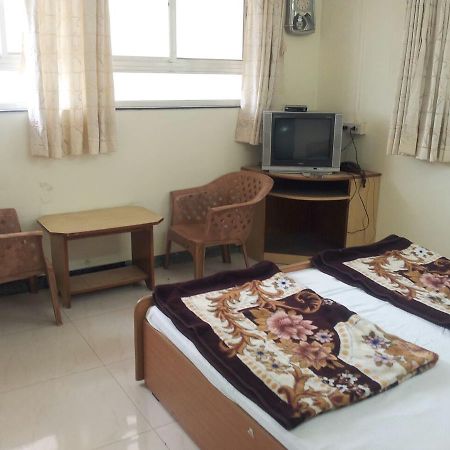 Вилла Sarang Lodging & Boarding Сатара Экстерьер фото