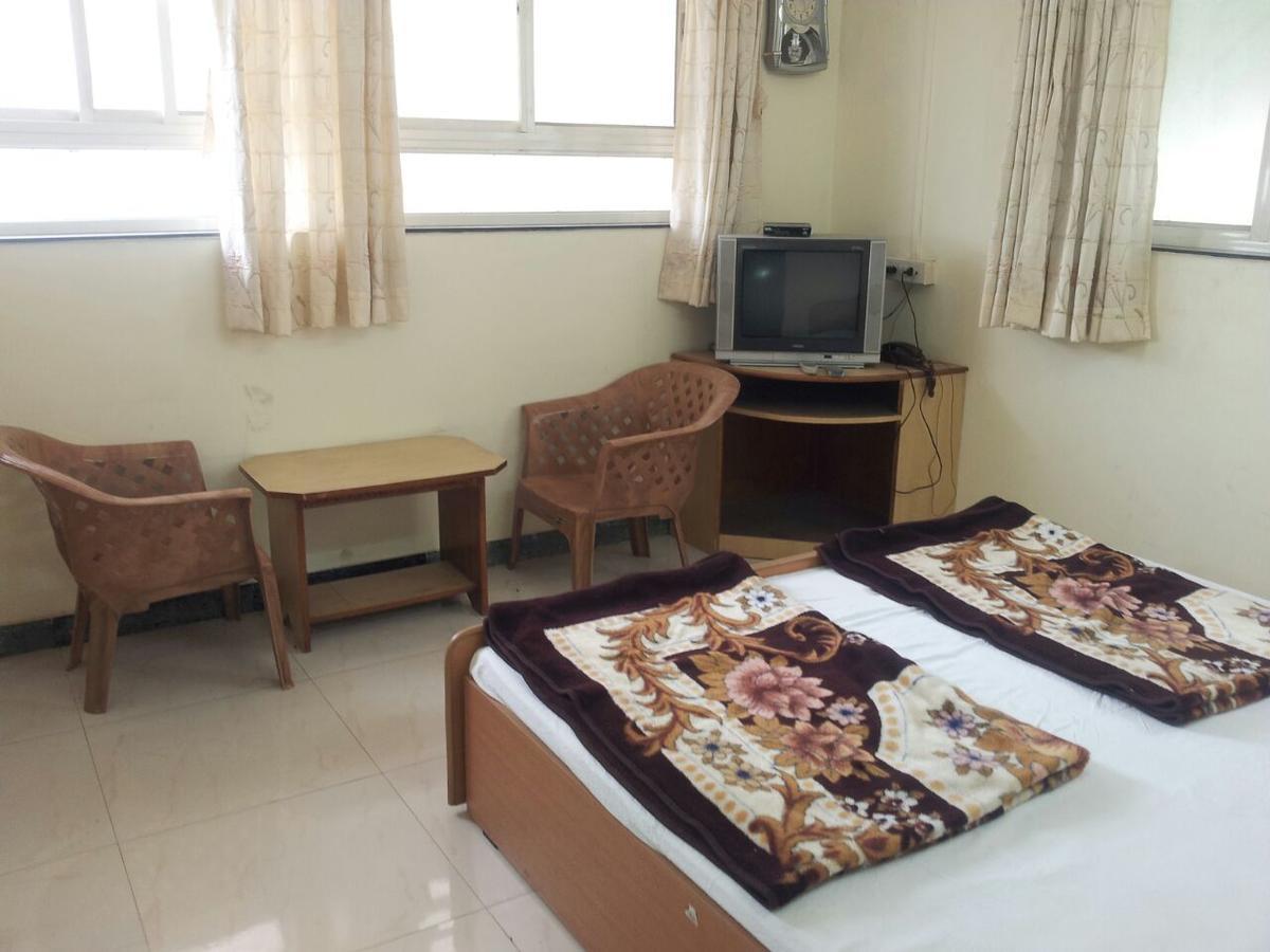 Вилла Sarang Lodging & Boarding Сатара Экстерьер фото