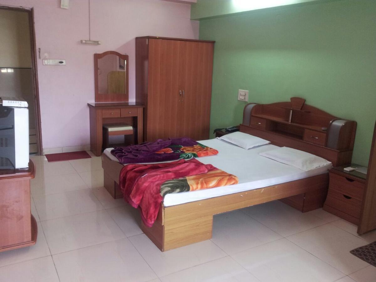 Вилла Sarang Lodging & Boarding Сатара Экстерьер фото