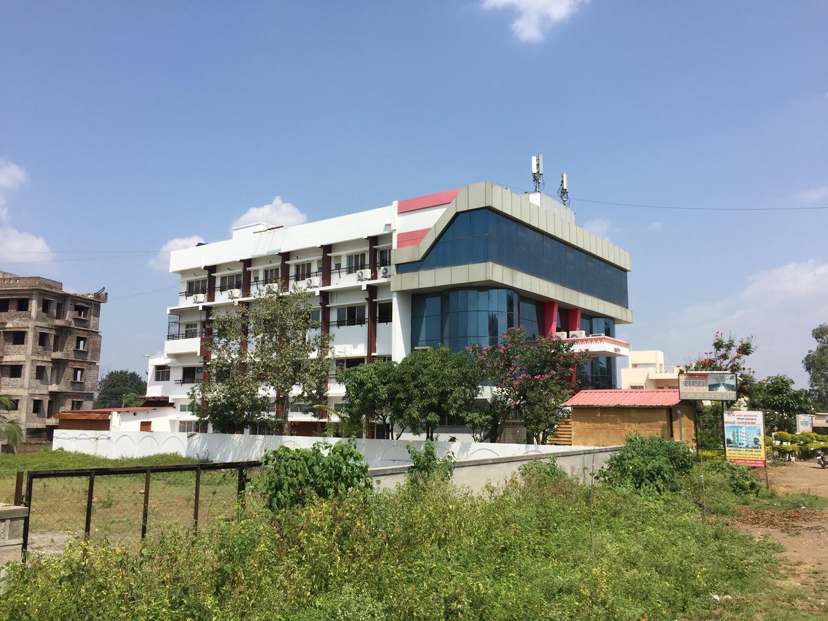 Вилла Sarang Lodging & Boarding Сатара Экстерьер фото