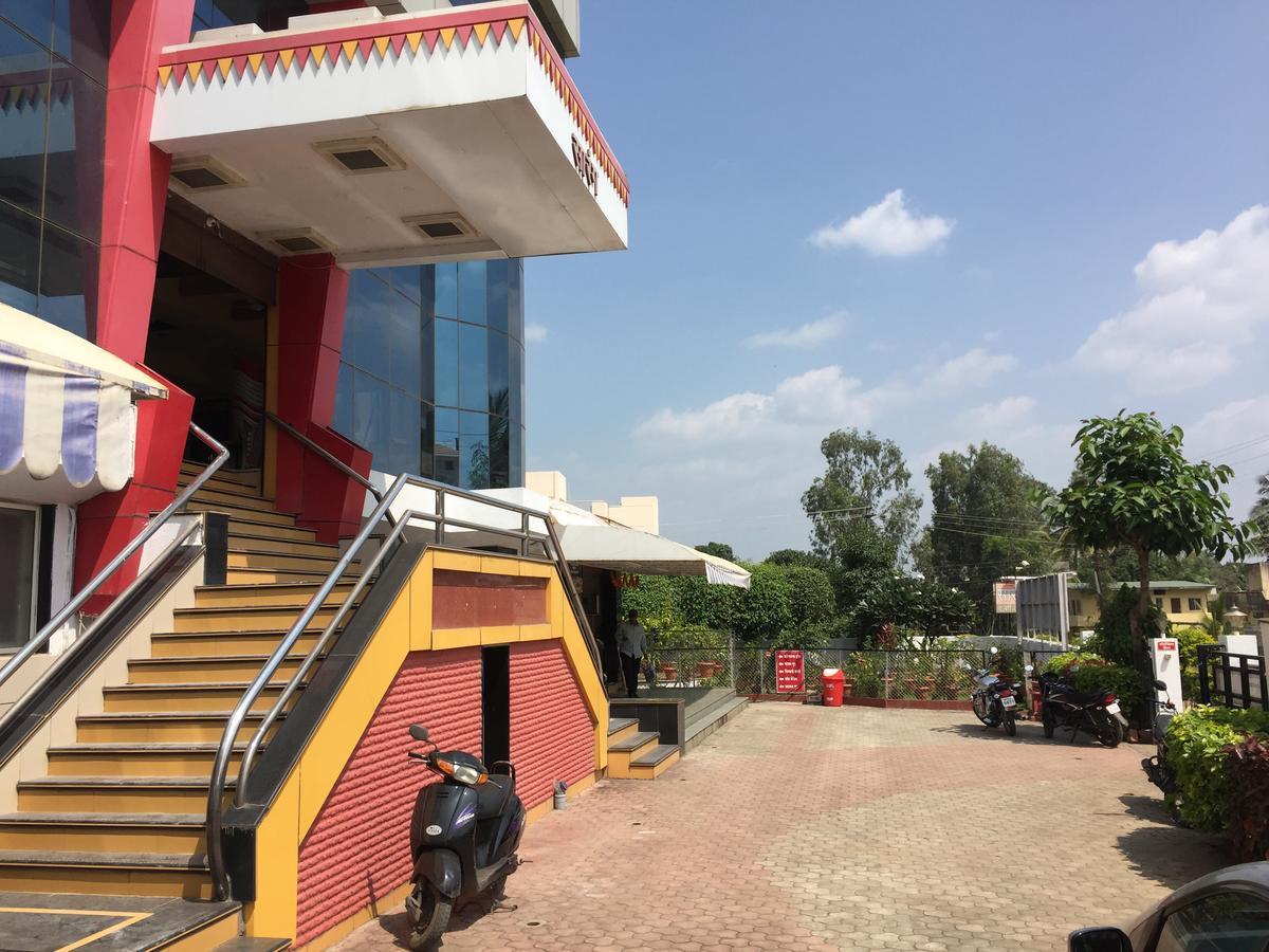 Вилла Sarang Lodging & Boarding Сатара Экстерьер фото