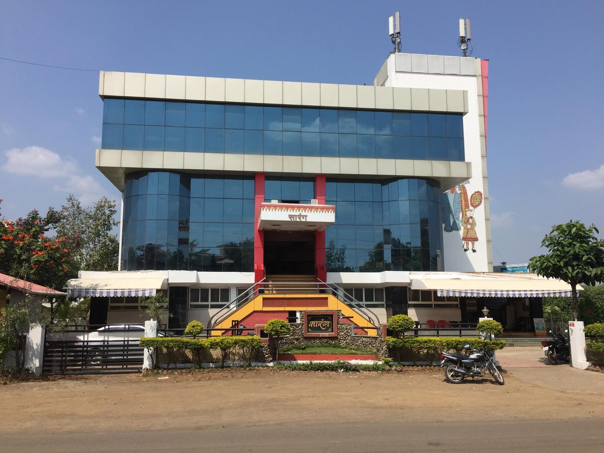 Вилла Sarang Lodging & Boarding Сатара Экстерьер фото